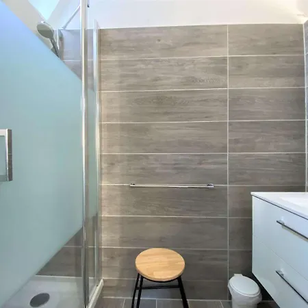 Renove Au Chateau De Trestraou Avec Parking, Proche Et Commerces - Fr-1-368-163 *